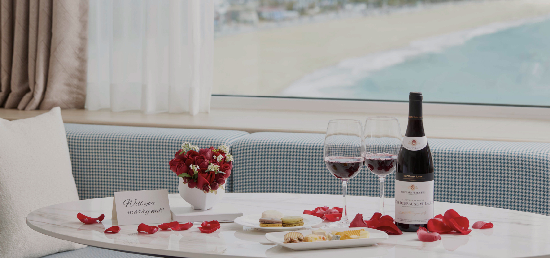 ROMANTIC MOMENTS